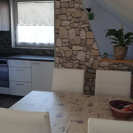 Apartman & Jurcek Luče